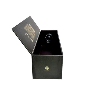 Schwarze Wein-Flaschen-Verpackenkästen mit der UVdruck-Goldfolie, welche die Prägung stempelt
